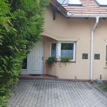Revesz Appartement Mosonmagyaróvár Buitenkant foto