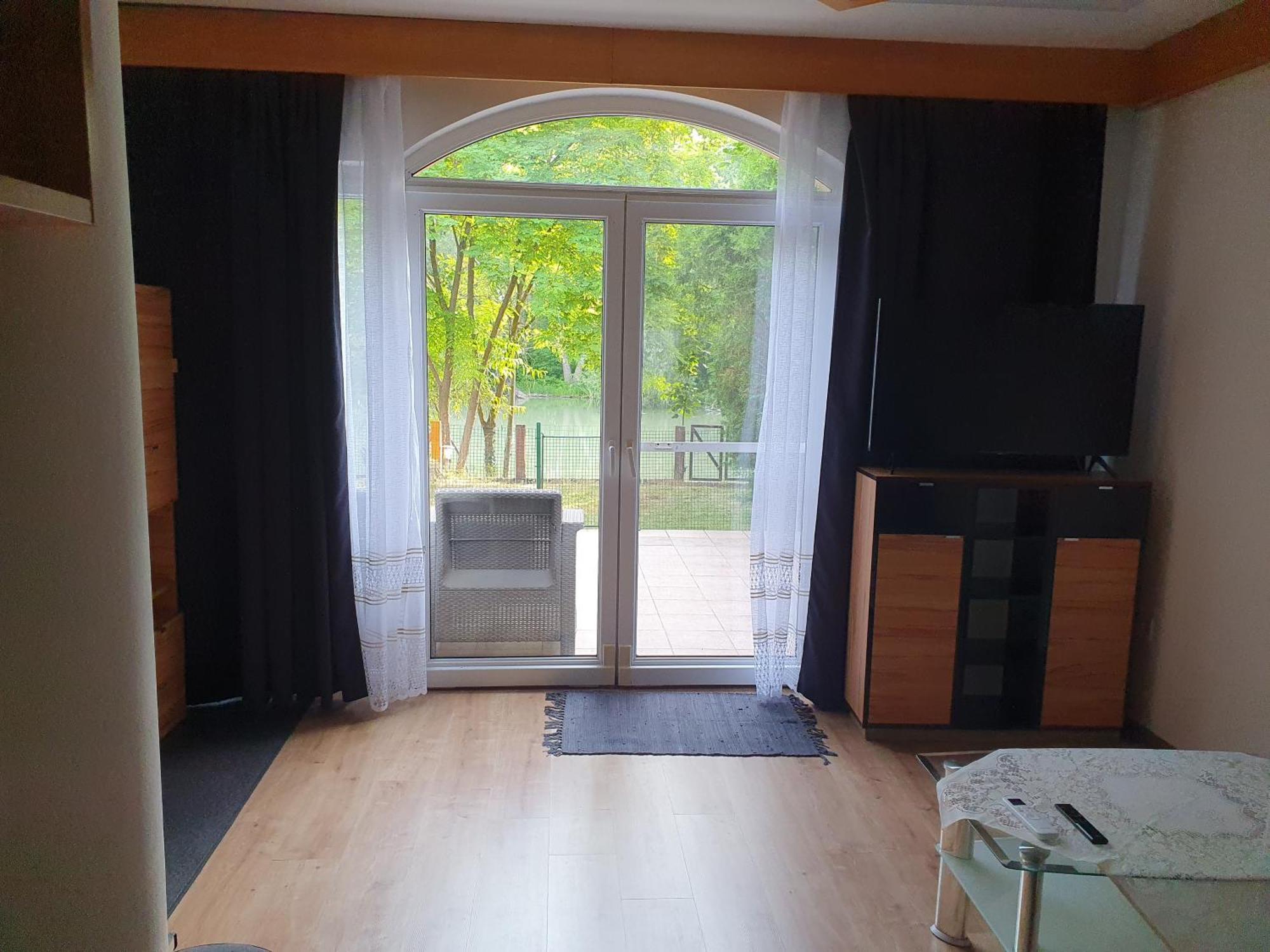 Revesz Appartement Mosonmagyaróvár Buitenkant foto